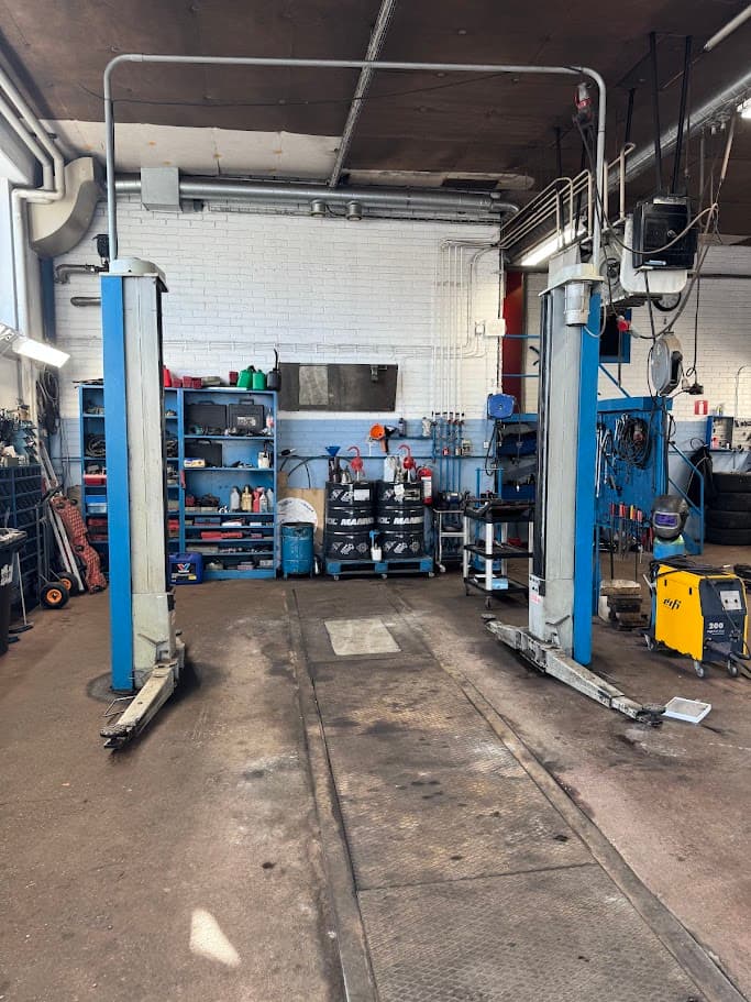 Billyft inne på Cityverkstan